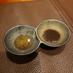 神楽坂 鉄板焼 向日葵 - お肉に付ける、白醤油とトリュフ醤油。