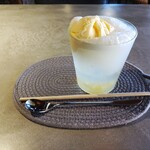 茶室 雨ト音 - フルーツソーダフロート(グレープフルーツ)