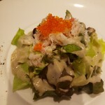神楽坂 鉄板焼 向日葵 - 蟹味噌ドレッシングのサラダ。とびっこのプチプチでお口が楽しい！