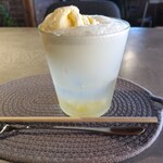 茶室 雨ト音 - 横から。下にグレープフルーツの果肉が…。