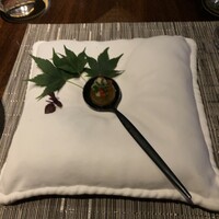 SPICE LAB TOKYO - 梅干しパンナ　ひと口でいただきます　このクッションみたいな陶器に一目ぼれしての訪問だったりするｗ