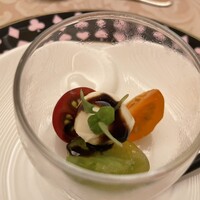 クイーン・アリス 横浜店 - アミューズのトマト