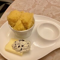 クイーン・アリス 横浜店 - 蒸しパンにトリュフバター