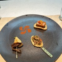 フランス料理 タンモア - ❶仔羊3種盛り
                    ・タンのチリンドロン
                    ・挽肉のアショア
                    ・仔羊バラ肉のヴァントレッシュ