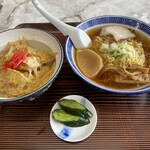 食堂いずみ - ラーメン＋半カツ丼のセット