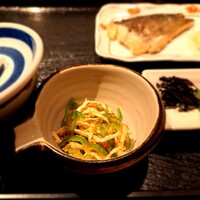 古今 本店 - ⚫小鉢（鶏肉、ピーマン、とびっこ）