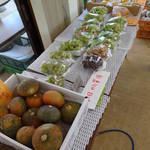 石原果樹園 - 清算する販売所には他にも梨や柿など販売されていました。