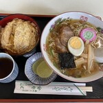 ヤマカそば - ラーメン・小カツ丼セット＠950円