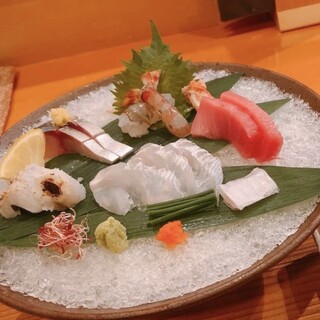 旬の恵みを堪能する和食店。鮮度際立つ魚介と九州野菜が魅力