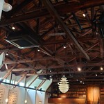 MOKICHI FOODSGARDEN - 天井の梁がすばらしい。たまらない