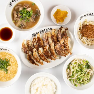 王道の焼き餃子からスイーツ系餃子までラインナップ！