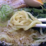 うまみ屋 - 麺は中太のもちもち麺