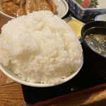 居酒屋レストラン サングッド - ご飯は普通盛りで山盛り