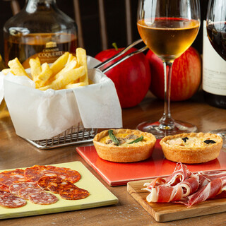 [Before dinner] Enjoy a casual “Apero” time