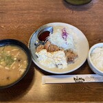 だるま家 - チキン南蛮ランチと豚汁。