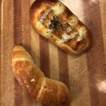 ぱんのいえ - 料理写真:ちくわパン 180円   塩パン 110円？
