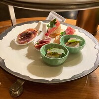 ザ タヴァン グリル＆ラウンジ - 