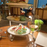 ザ タヴァン グリル＆ラウンジ - 