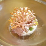 Derire - 山梨の桃のコンポート・ゼリー レモングラスのソルベ メレンゲ ホワイトチョコレート