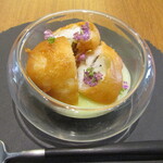 Derire - 小さい前菜～明石の鱧のベニエ キノコ メロンのピューレ