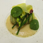 Derire - ズッキーニで巻いた淡路島天然鯛と海老のムース 根セロリのソース