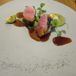 Derire - ハンガリー産鴨 生姜を利かせた赤ワインヴィネガー ウイキョウのピューレ つるむらさき