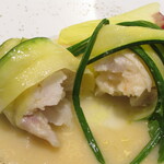 Derire - ズッキーニで巻いた淡路島天然鯛と海老のムース 根セロリのソース