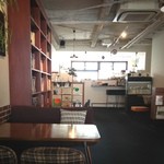 TRACTION book cafe - 店内