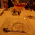 甘い人参のスプーマ　生うにとコンソメのゼラティーナ
          此処のスペシャリテ♪美味しすぎる！