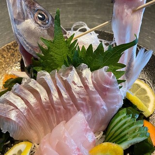 Seafood delivered directly from Niigata, proud of its freshness. The dried fish is cooked piping hot by our craftsmen.