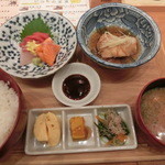 浪花ろばた 頂鯛 - これが￥１０００ランチの全景だ～～