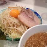 まひる - つけ麺は中太麺。1日昼の部、夜の部で限定15食だそうです(^^)