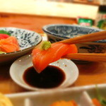 浪花ろばた 頂鯛 - サーモン、どうぞぉ～～～～～