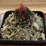 Teppanyaki green onion Yakisoba (stir-fried noodles)