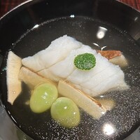割鮮 入たに - お椀
                    淡路　アコウ　吉林省　松茸　銀杏
