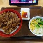 すき家 - 牛カルビ丼(ごはん大盛)、サラダ