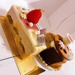 メゾン・ダーニ - 2 types of cakes