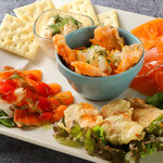 When you come to NICHE, try this first! Assorted appetizers with 5 kinds of salmon!