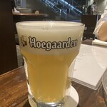 ベルギービール アントワープ セントラル - ヒューガルデンホワイトです。コリアンダーやオレンジを使っています