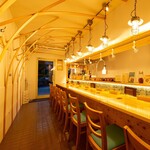発酵×リゾットの店 リゾーラ - 広いカウンターでゆったりとお過ごしください