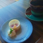 CAFE&MUSIC 十字路 - レアチーズケーキ&ホットコーヒー