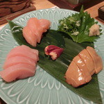 うずら屋 - 盛り合わせ・・・淡海地鶏・・・胡麻油で食べると最高(´∀｀)