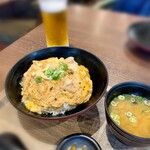 Kura matsu - 親子丼 792円・生ビール 600円