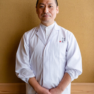 Owner Kenichi Onodera skillfully expresses the flavors of the four seasons.