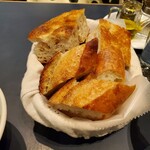 THE CITY BAKERY - フォカッチャとフランスパンは塩とオリーブオイルで。