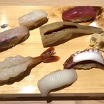 寿司居酒屋 センダイ - 生本鮪赤身、つぶ貝、カンパチ、大生海老、イカ、タコ、穴子
