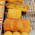 Kushikatsu Tanaka - 串カツ一品（餃子豚巻き、鶏ももカレー味、アジフライ、とうもろこし、紅しょうが、うずら）