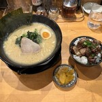 オリオン餃子 - 【2023.9.6(水)】豚骨醤油らーめん（並盛・180g）900円＋Cセット（ミニチャーシュー丼）300円