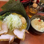 横浜家系らーめん 天王家 寒川総本店 - 