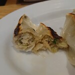 餃子ノ酒場 太陽ホエール - 太陽の焼き餃子断面